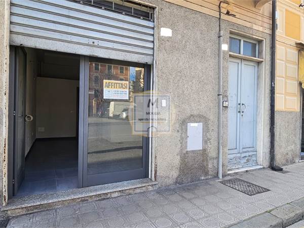 Commercial Premises / Showrooms for rent in Chiavari