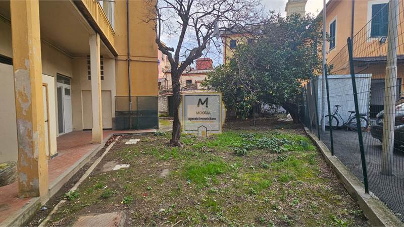 LAVAGNA-NEGOZIO-70MQ